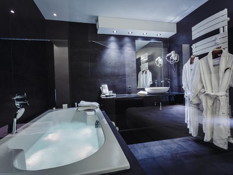 ROMANTIC STAY